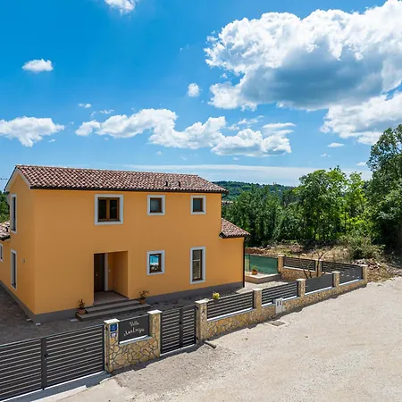 Villa Ana Lucija *