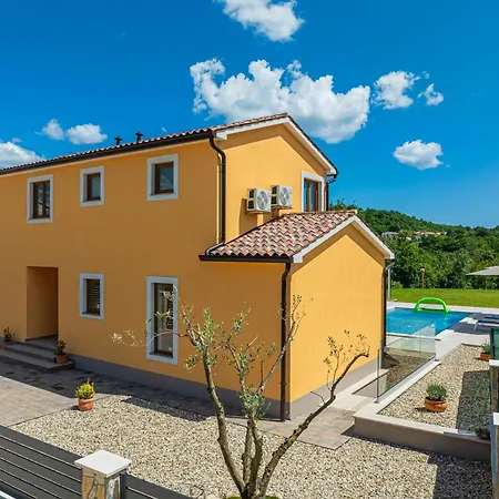 Villa Ana Lucija *