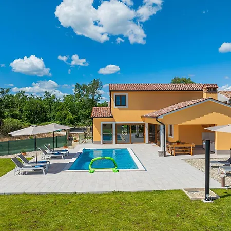 Ana Lucija Labin (Istria)
