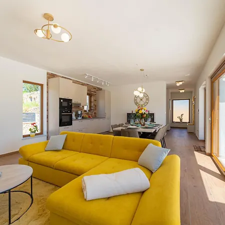 Villa Ana Lucija *